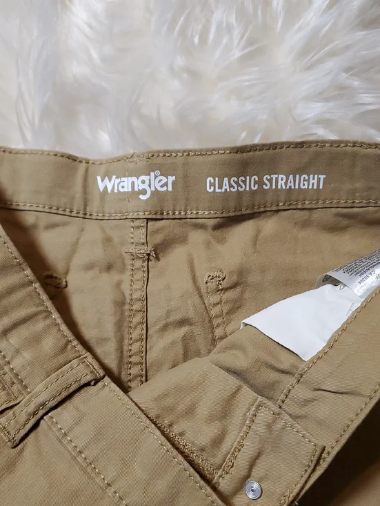 Wrangler Tan Cargo Shorts with Utility Pockets - Picture 2 of 12